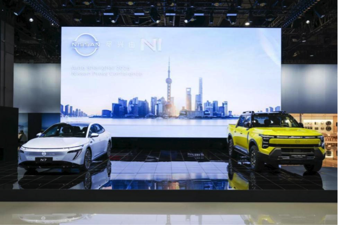 World premiere | Nissan showcases the world's first plug-in hybrid pickup truck