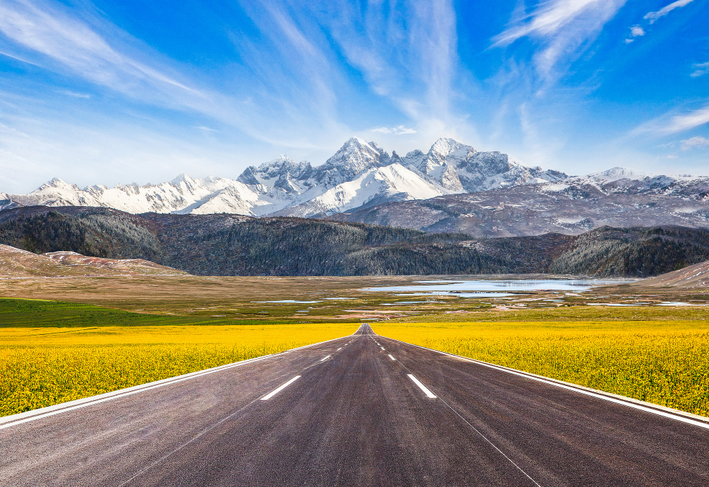 Buick and its partner "Walking with Hui" explore the mountains and rivers together, and "Traveling Around China" begins a new journey in September