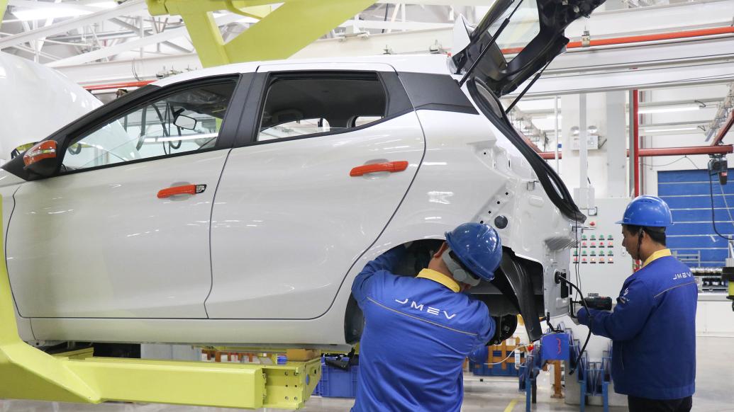 In August, the penetration rate of new energy vehicles exceeded 50% again, significantly stimulated by the "trade-in for a new one" policy.