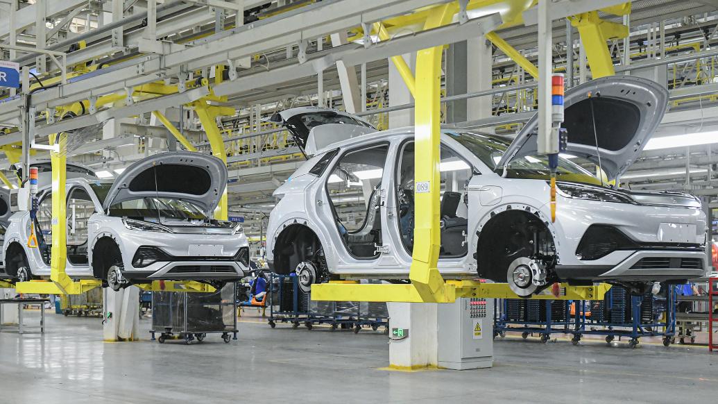 Automaker Q3 Report: BYD's quarterly revenue surpasses Tesla for the first time, while Seres leads the industry in single-vehicle gross profit margin.