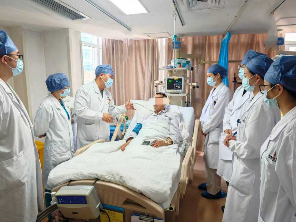 A man suffered a pulmonary embolism after driving for 6 hours. Doctors recommend that drivers should stop and move around regularly after long periods of driving.