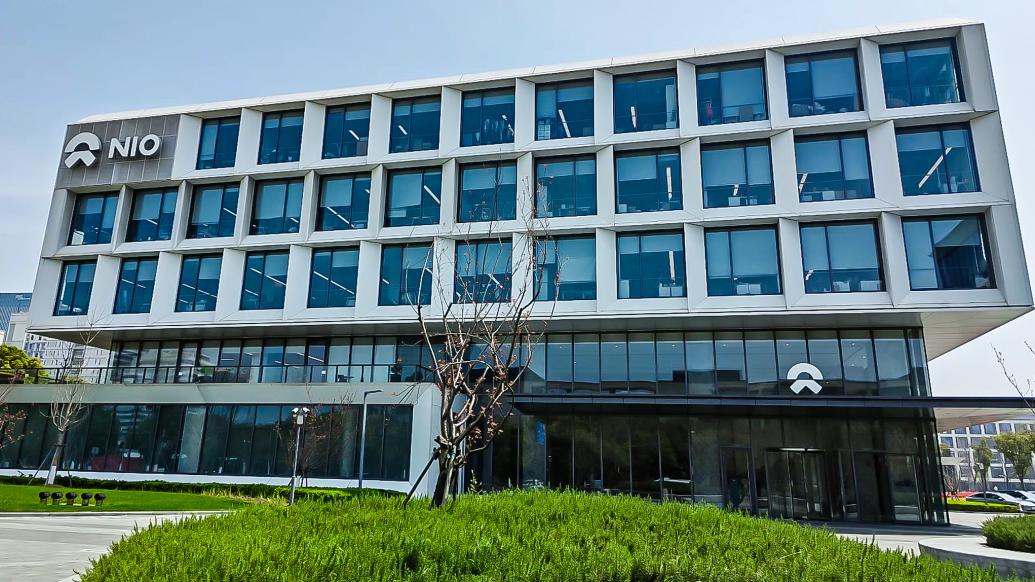 NIO has incurred nearly 100 billion yuan in losses over the past ten years, and Li Bin stated that the next two years are "crucial for survival."
