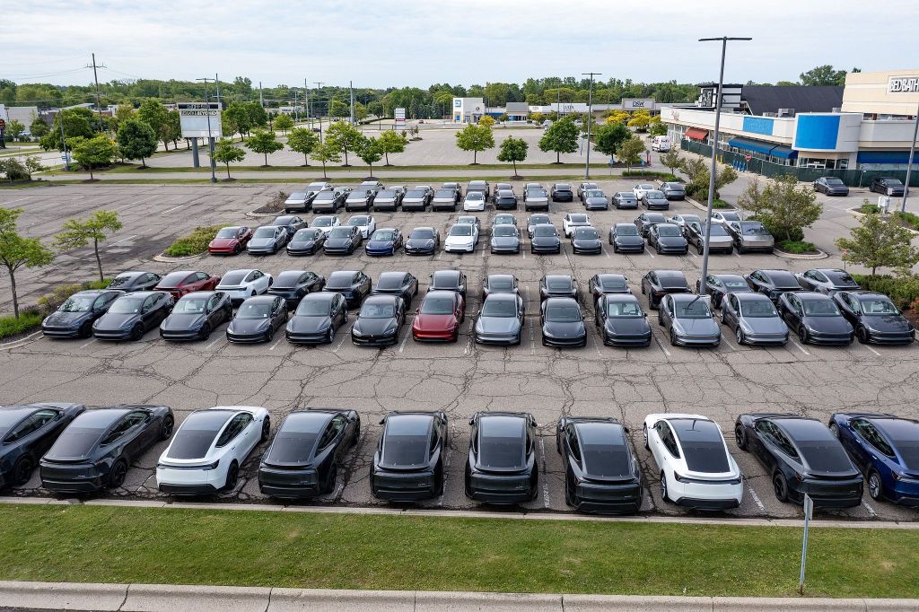 The US electric vehicle industry faces policy "weaning", and the future is shrouded in uncertainty.