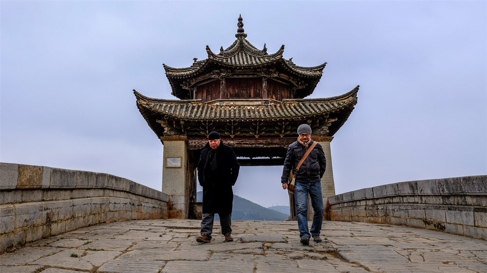 Yu Jian (left) and Hu Liangcan
