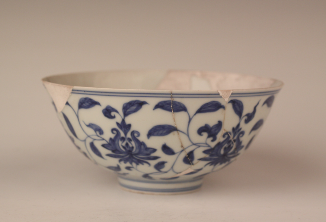 Chenghua, Ming Dynasty, a palace bowl with blue and white tangled branches and treasures pattern Unearthed from Zhushan Mountain in Royal Kiln in 1987 Collection of Jingdezhen Royal Kiln Museum