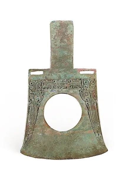 Large bronze tomahawk unearthed at Panlongcheng site in Wuhan