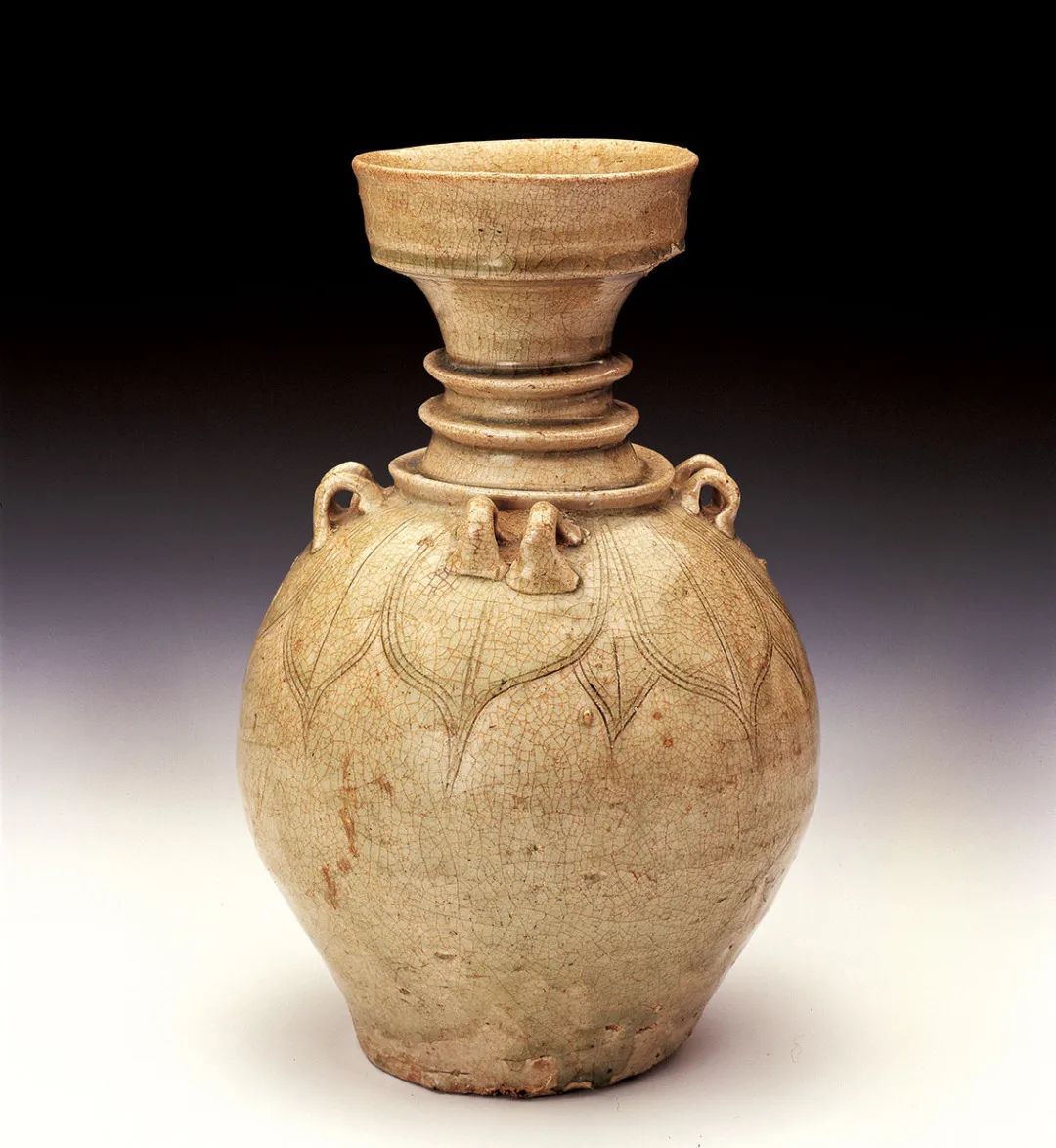 Southern Dynasties Ou Kiln Celadon Poppy with Lotus Petal Pattern Unearthed from Guimen Mountain, Yunjiang Community, Ruian, Zhejiang in 1964 Collection of Zhejiang Provincial Museum