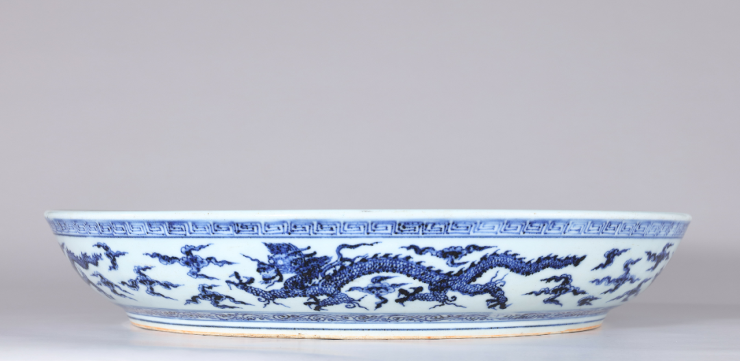 Ming Yongle Blue and White, White and Dark Engraved Dragon Pattern and Waves Large Plate Formerly collected by the famous Danish architect Salomon Sörensen (1856-1937)