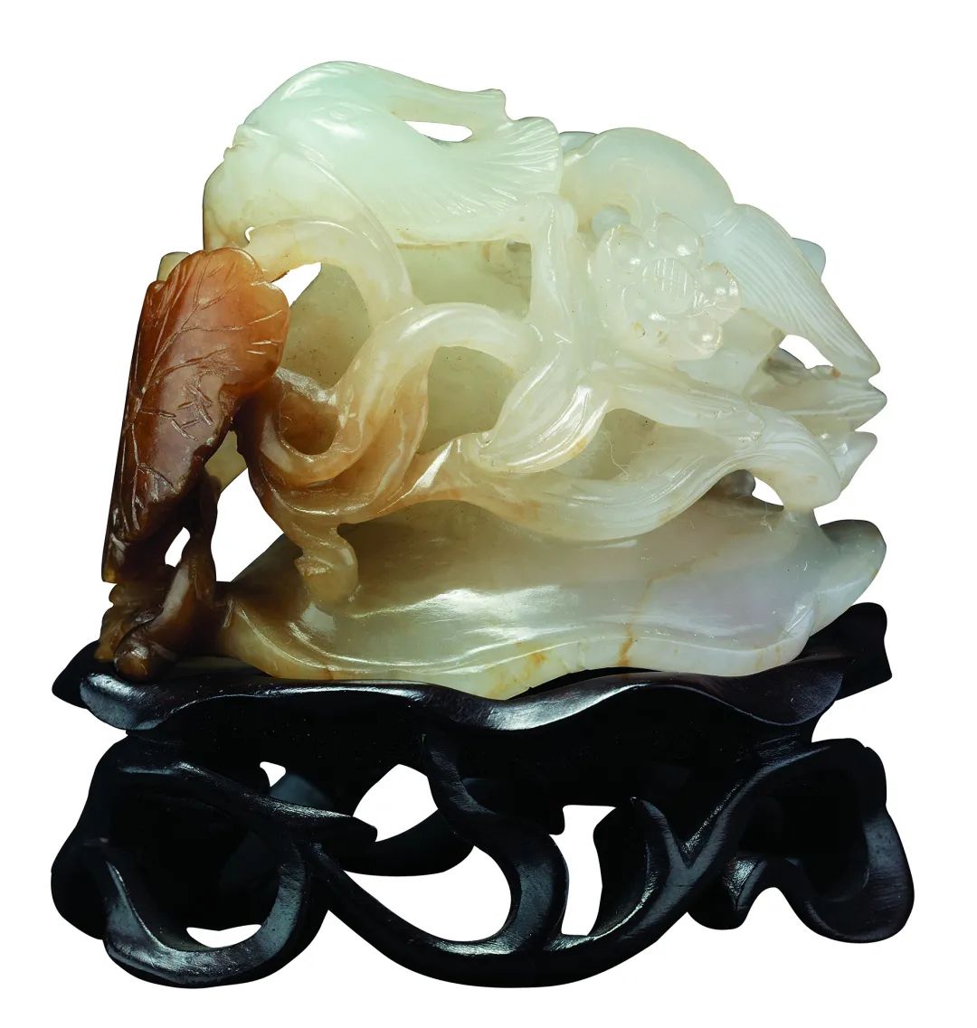 Yuan Yuan Duck Lying Lotus Shaped White Jade Stove Cover Collection of Zhejiang Provincial Museum