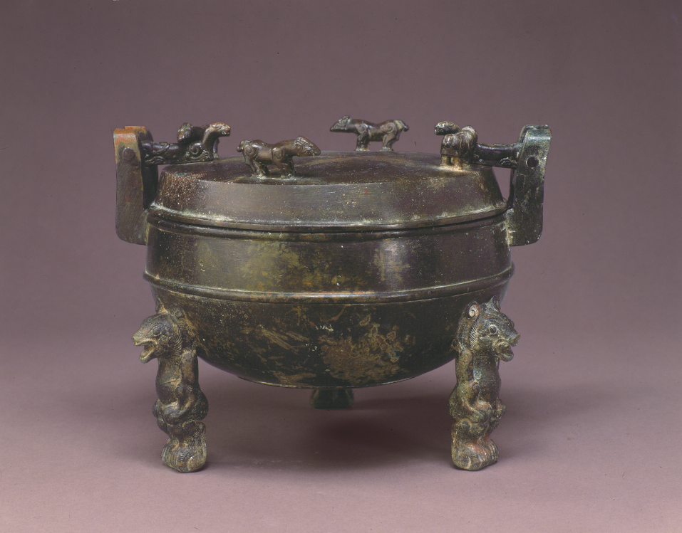 Bear's foot bronze tripod