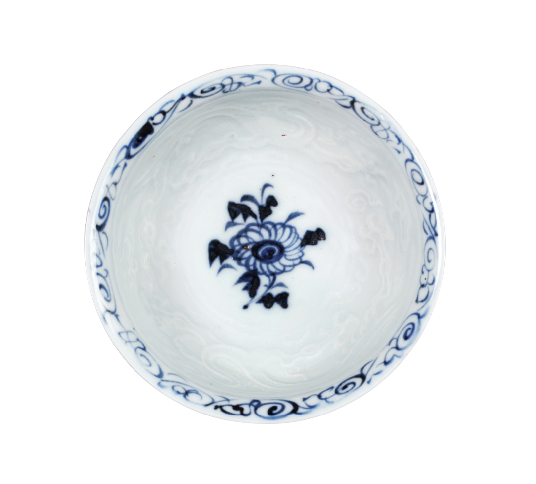 Yuan Dynasty blue and white outer blue and white inner moulded dragon pattern high foot target cup ten-faced Lingbi mountain residence