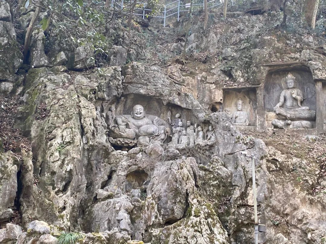 The relationship between the 68th niche in the Yuan Dynasty on Feilai Peak,