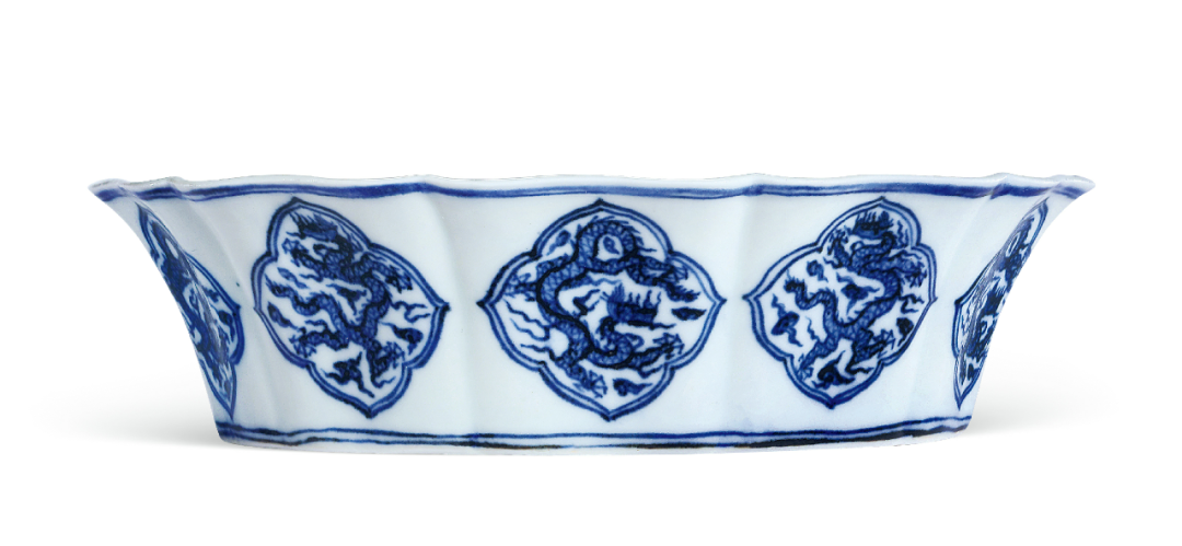 Ming Xuande Blue and White Cloud-Dragon Pattern Ten-edged Sunflower Petal Wash