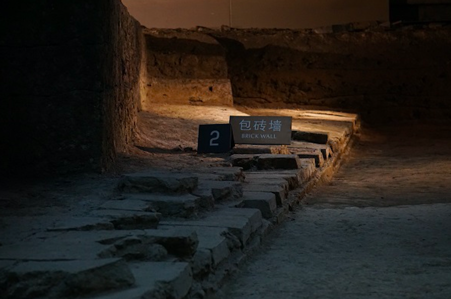 Rammed earth and bricks on display at the Nanjing Six Dynasties Museum The city wall of Kangcheng built in the Six Dynasties