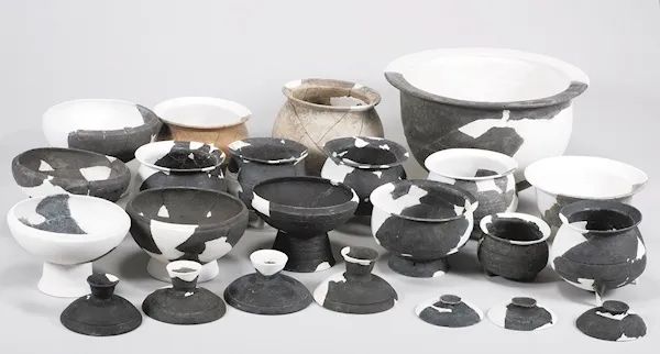 Pottery unearthed from the Qujialing site in Jingmen