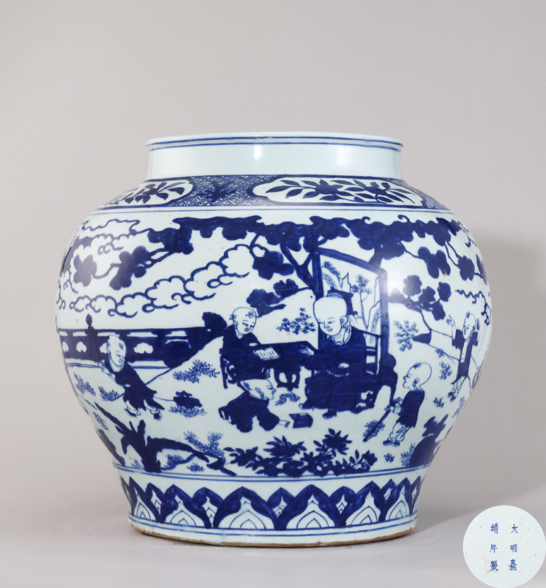Ming Jiajing blue and white sixteen child baby play big pot