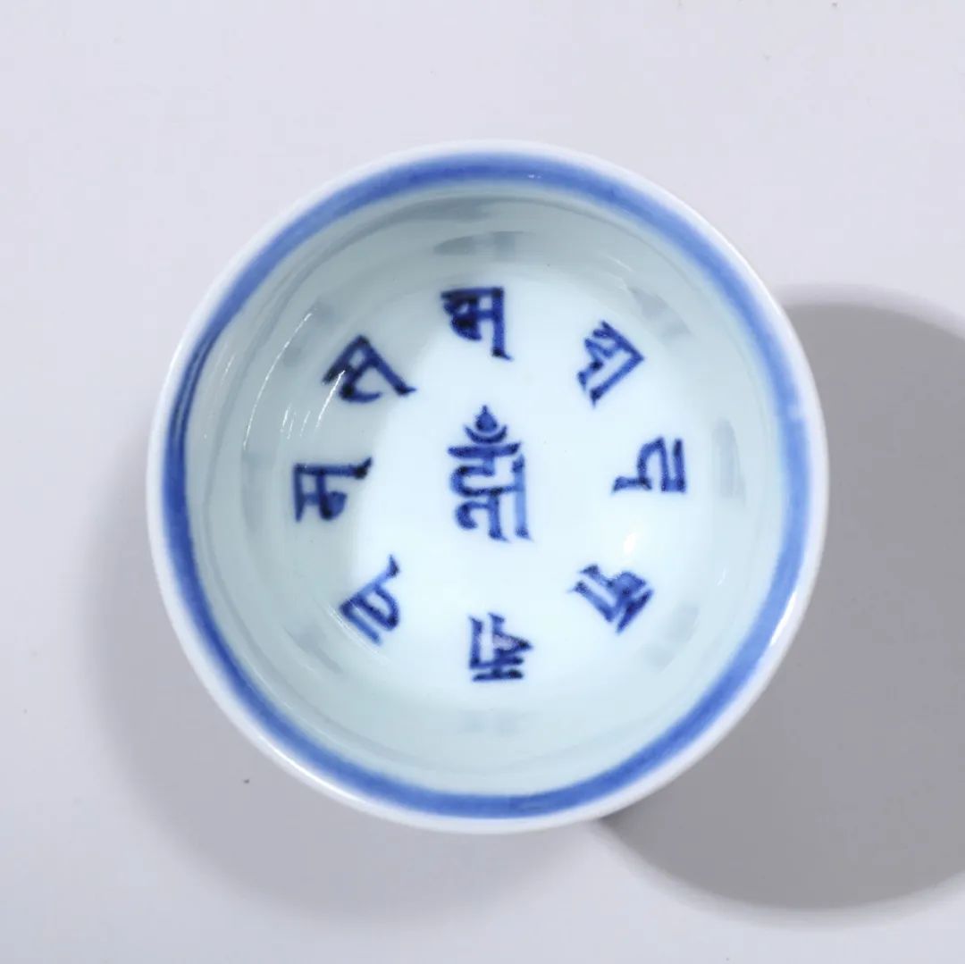 Ming Xuande blue and white Sanskrit sea water monster pattern goblet
